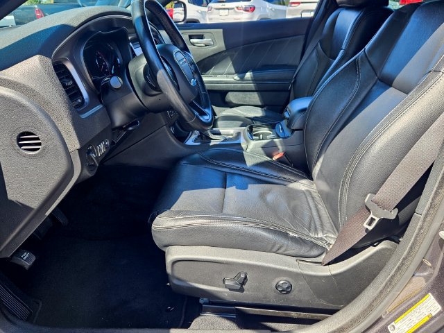 Used 2020 Dodge Charger SXT w/ Blacktop Package RWD image 15