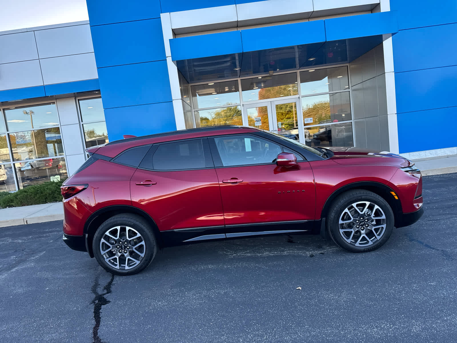 Certified 2023 Chevrolet Blazer RS w/ Driver Confidence II Package image 3
