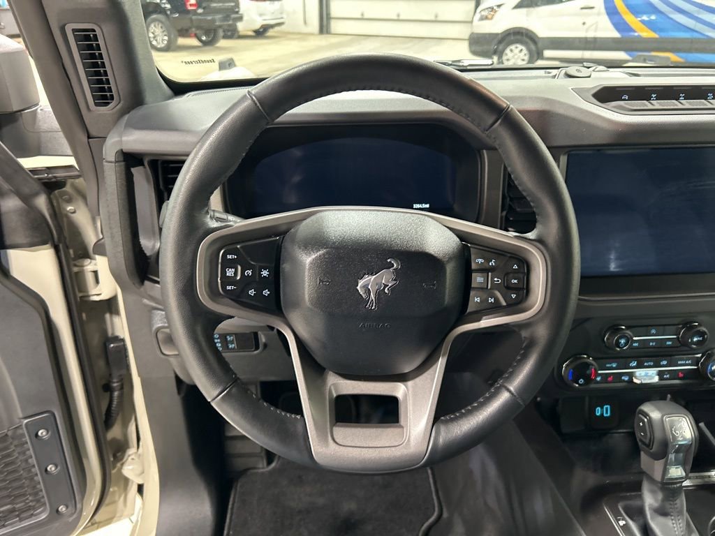 Used 2025 Ford Bronco Badlands image 13