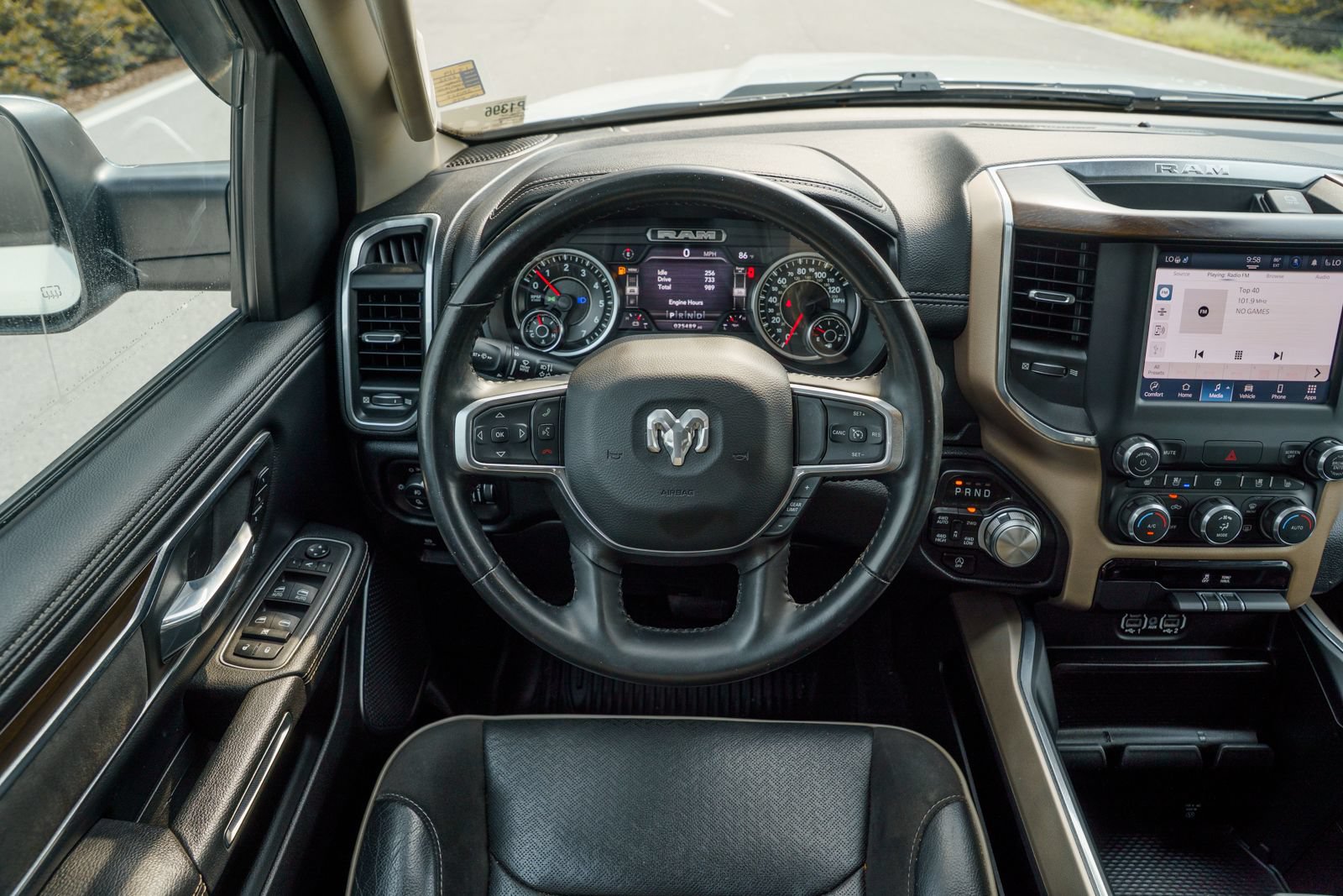 Used 2022 RAM 1500 Laramie AWD/4WD image 29