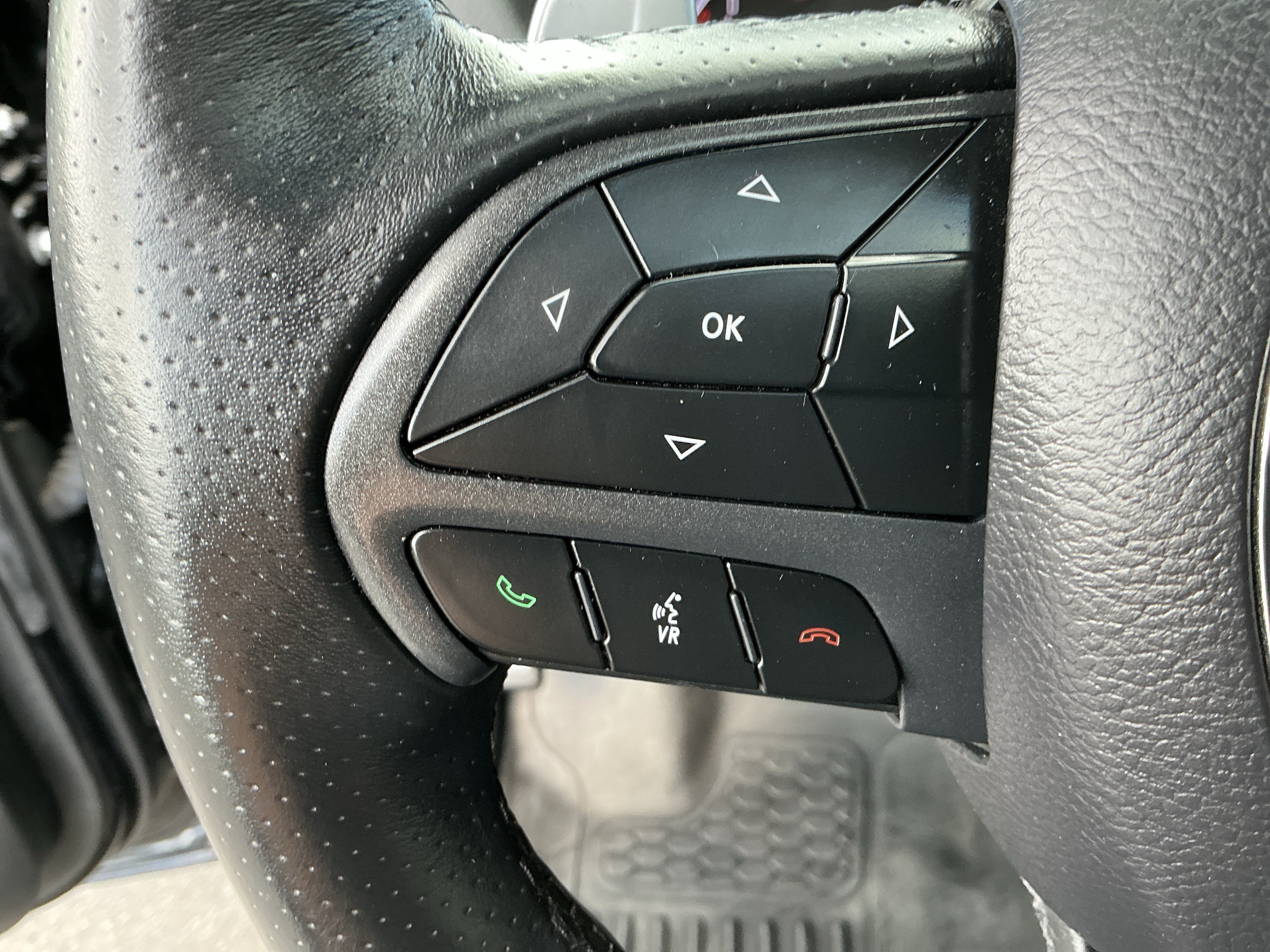 Used 2019 Dodge Durango R/T w/ Technology Group AWD/4WD image 17