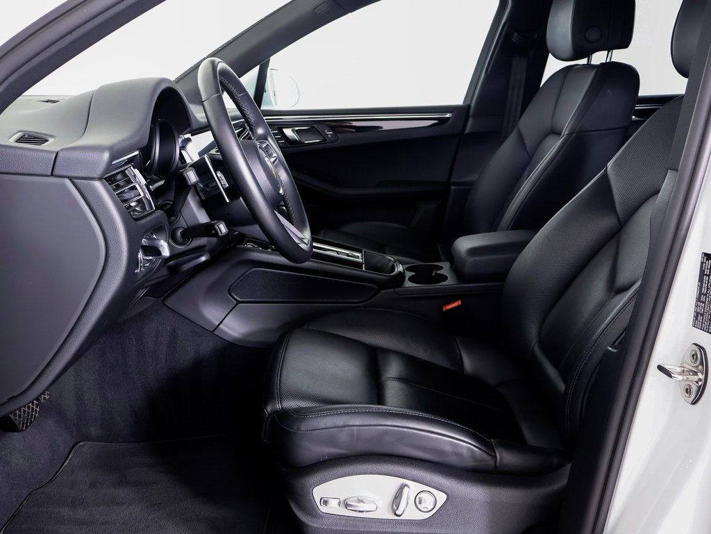 Used 2025 Porsche Macan image 5
