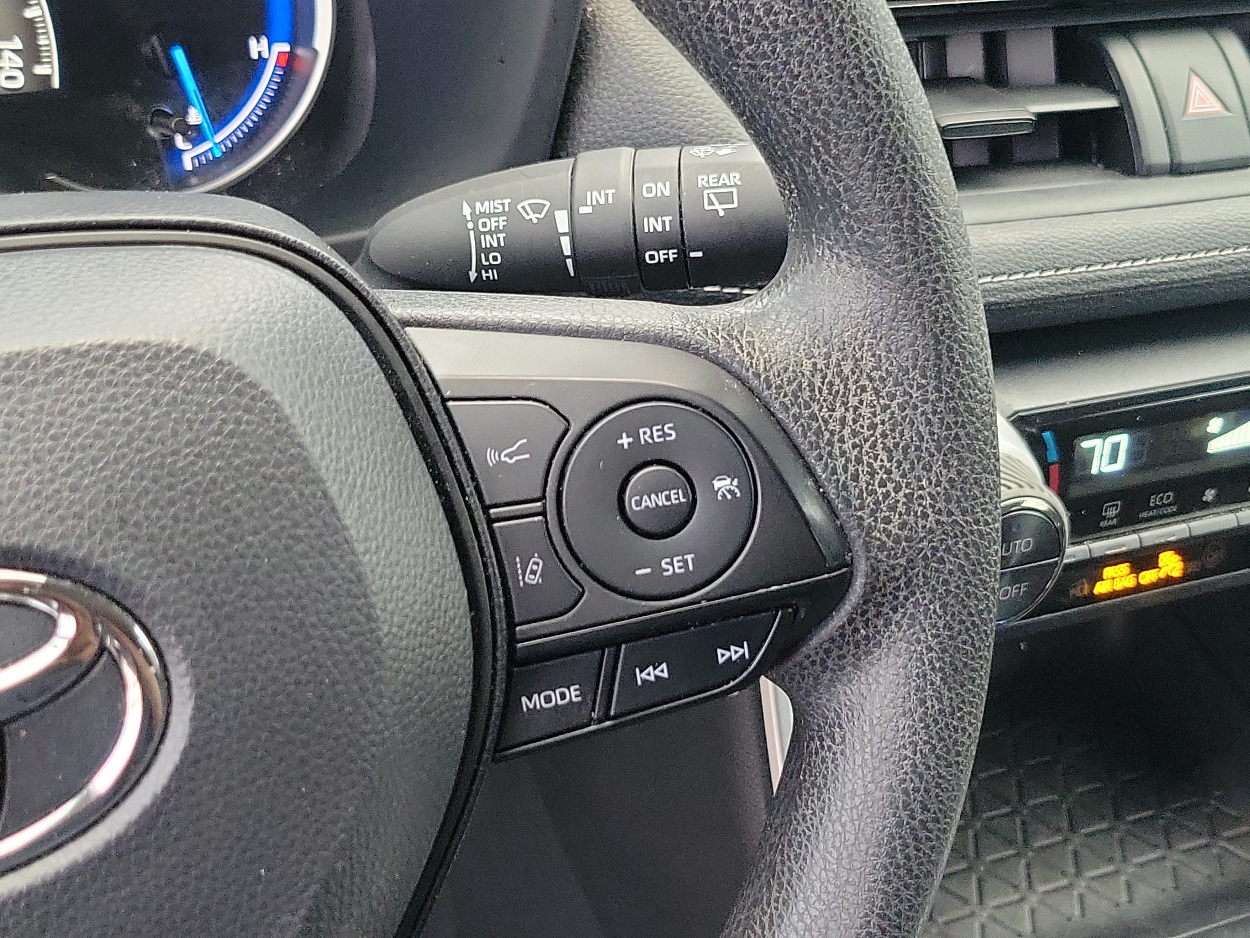 Used 2025 Toyota RAV4 XLE AWD/4WD image 24