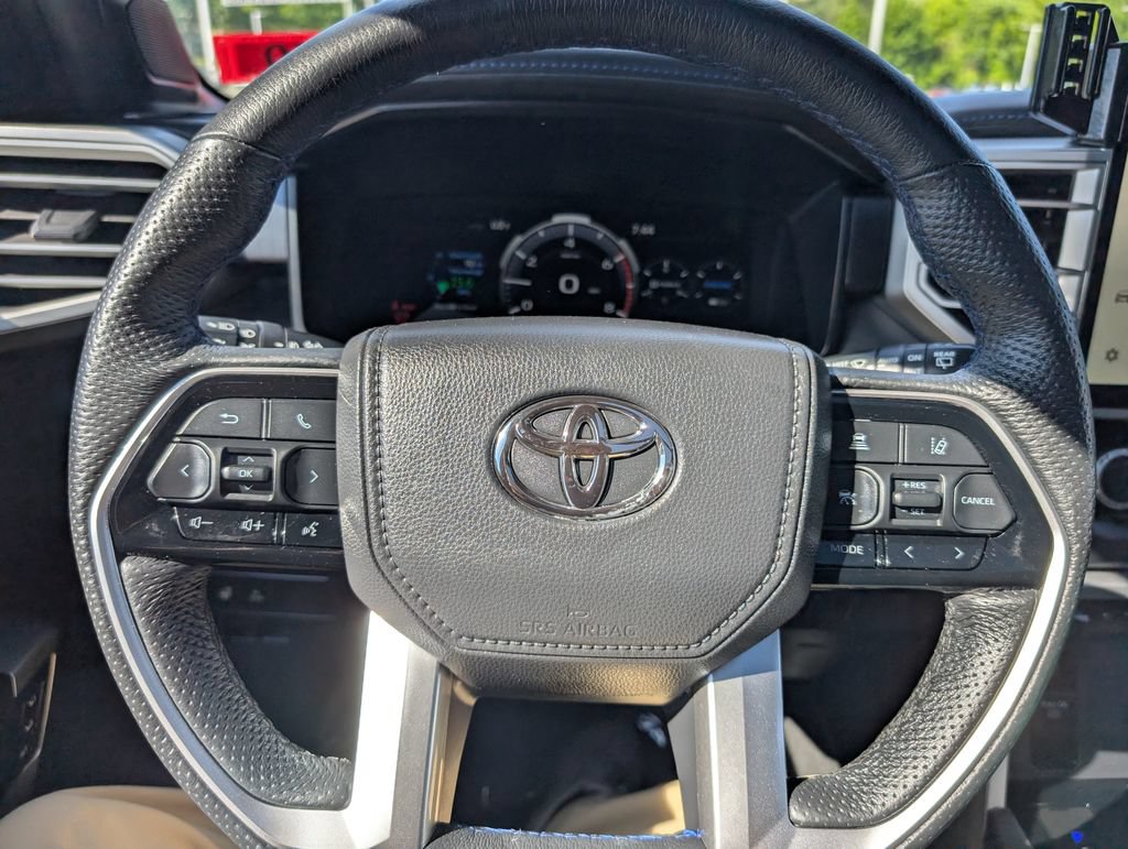 Used 2025 Toyota Sequoia Platinum AWD/4WD image 31