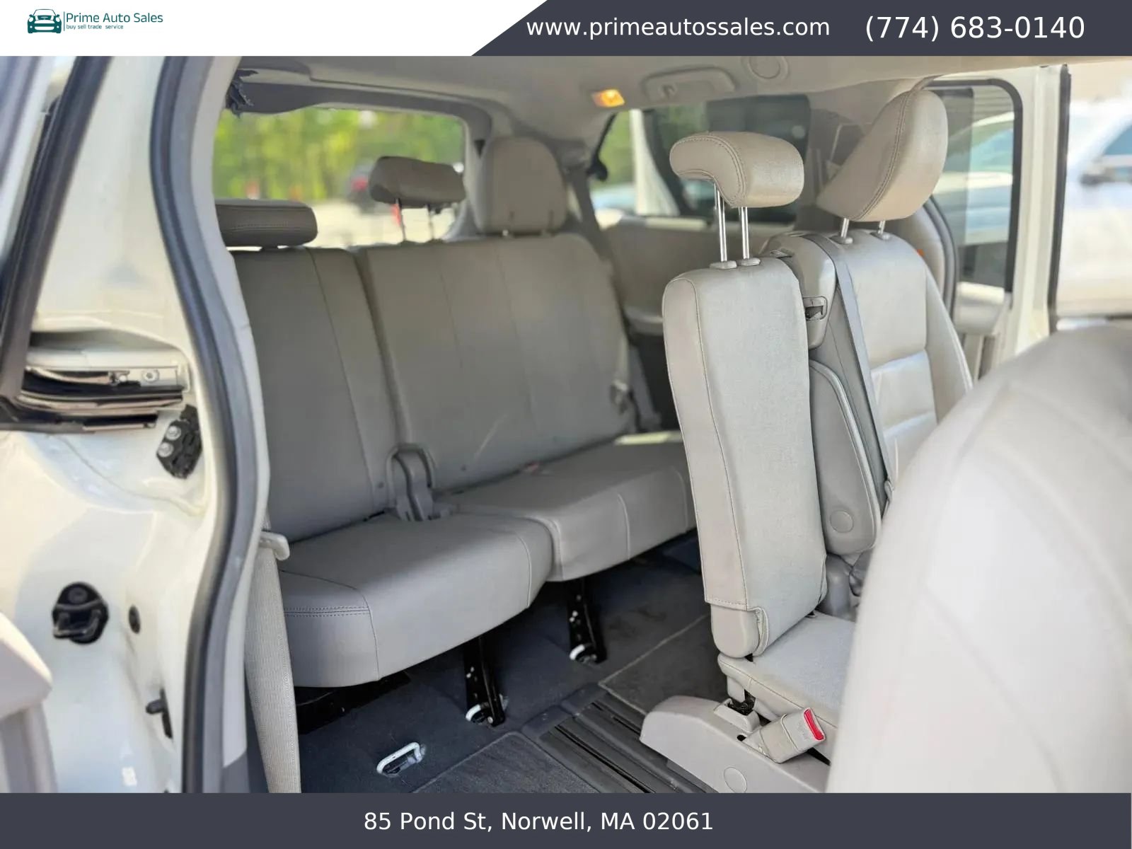 Used 2019 Toyota Sienna XLE w/ XLE Navigation Package FWD image 13