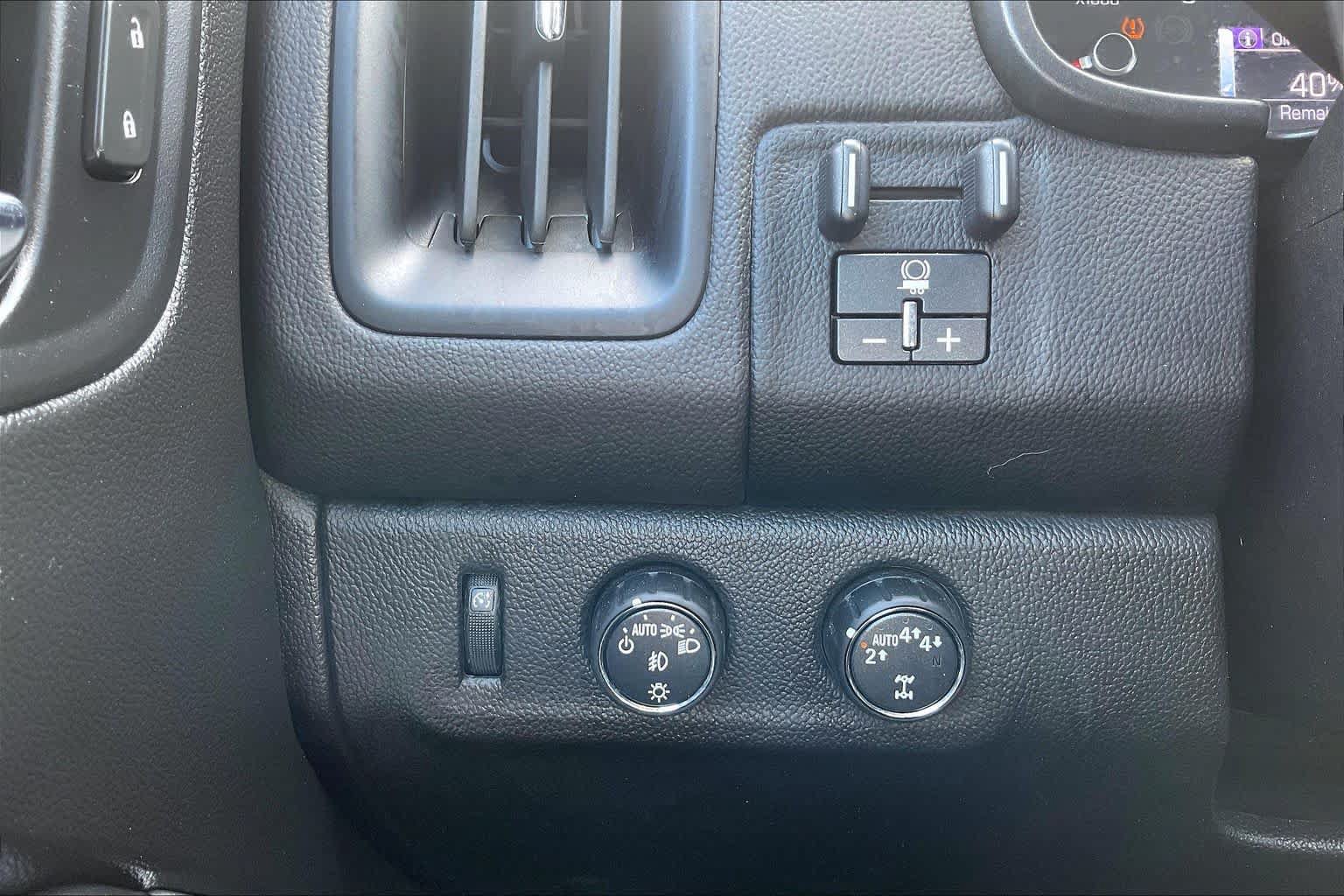 Used 2018 Chevrolet Colorado LT w/ LT Convenience Package AWD/4WD image 32