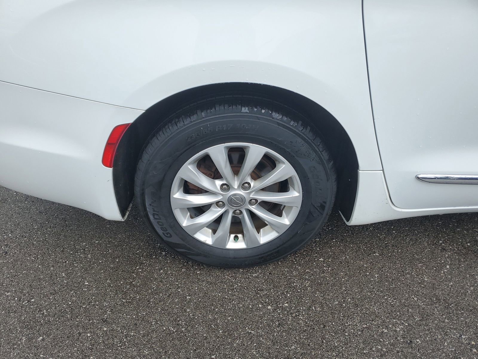 Used 2019 Chrysler Pacifica Touring-L FWD image 5