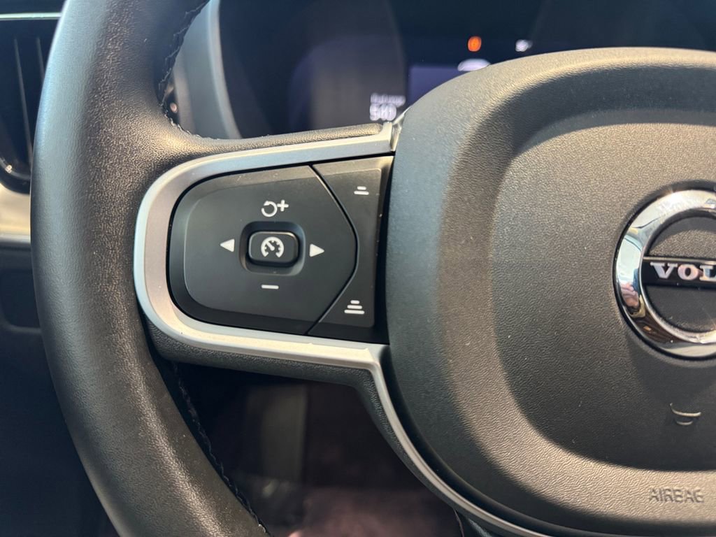 Certified 2025 Volvo XC60 B5 Core image 12