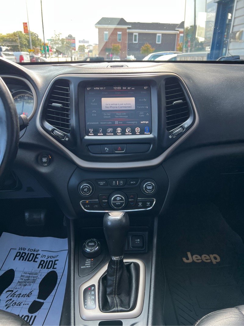 Used 2018 Jeep Cherokee Limited image 14