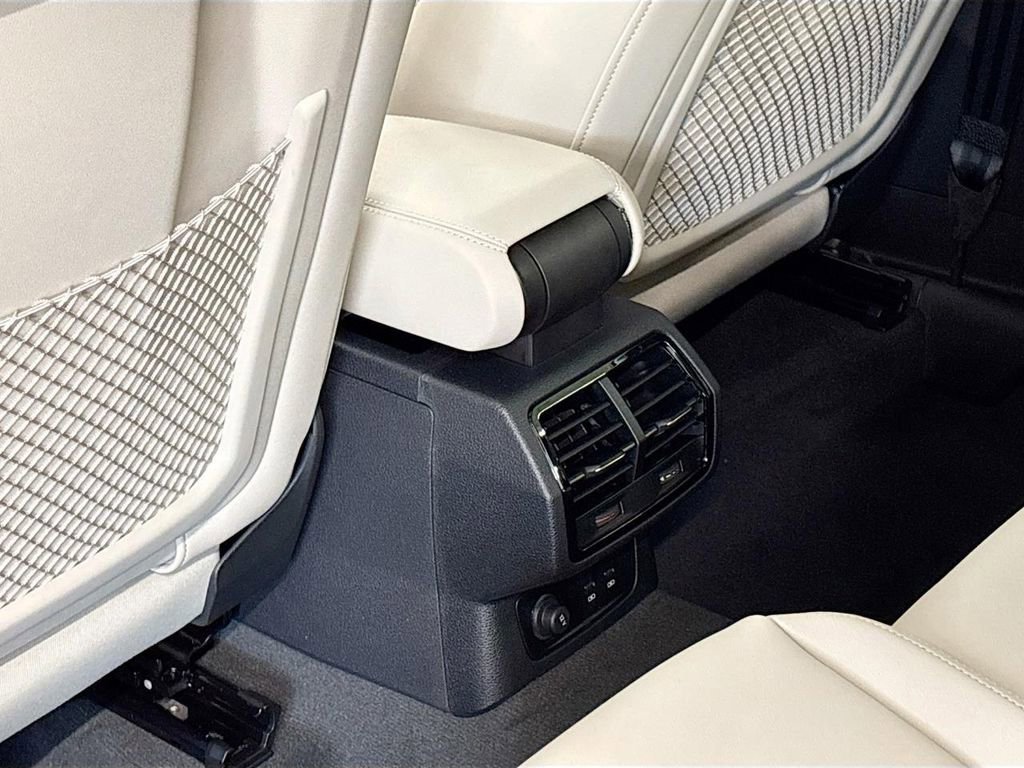 Certified 2025 Audi Q3 2.0T Premium Plus image 14