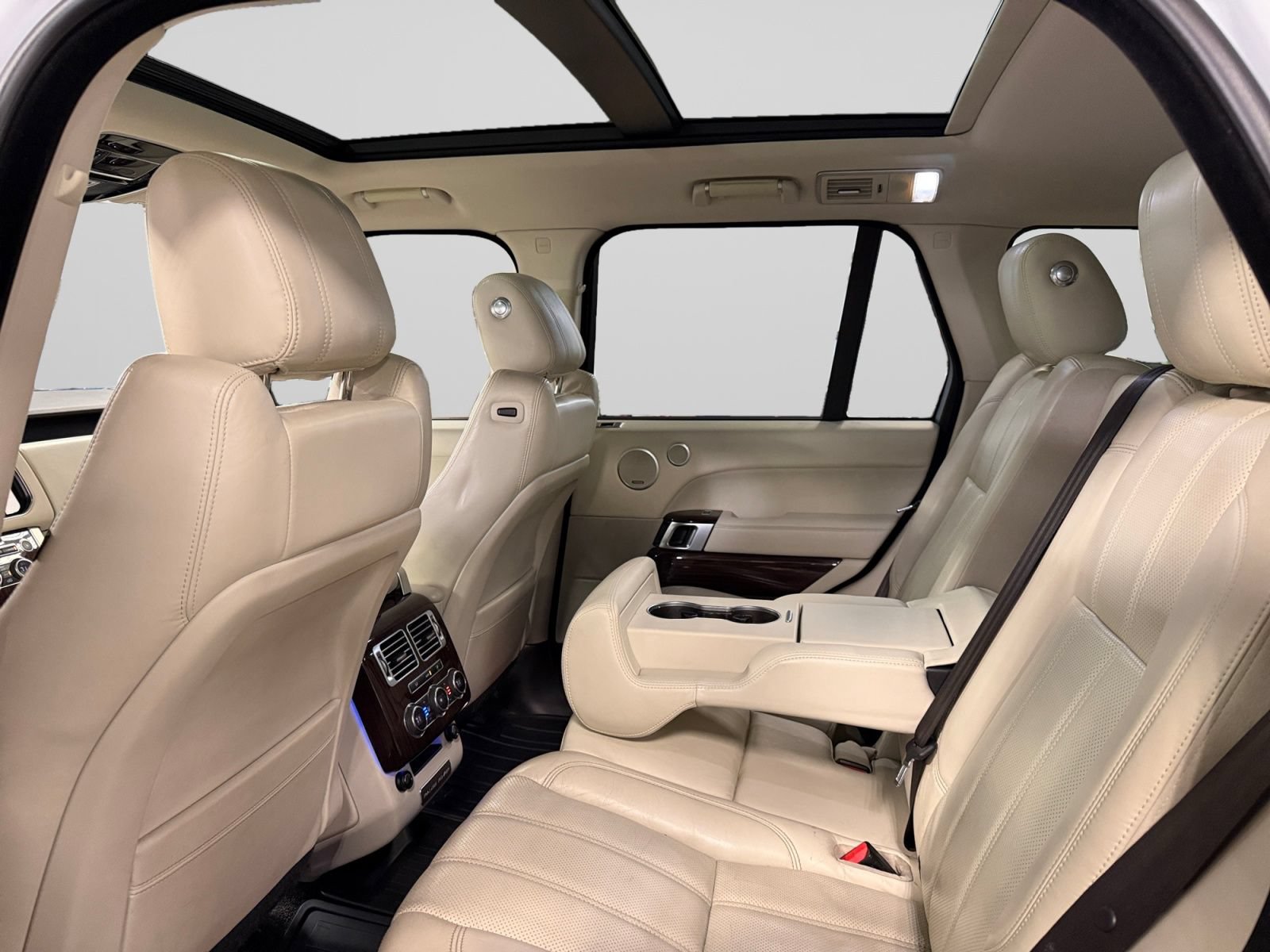 Used 2015 Land Rover Range Rover Supercharged AWD/4WD image 37