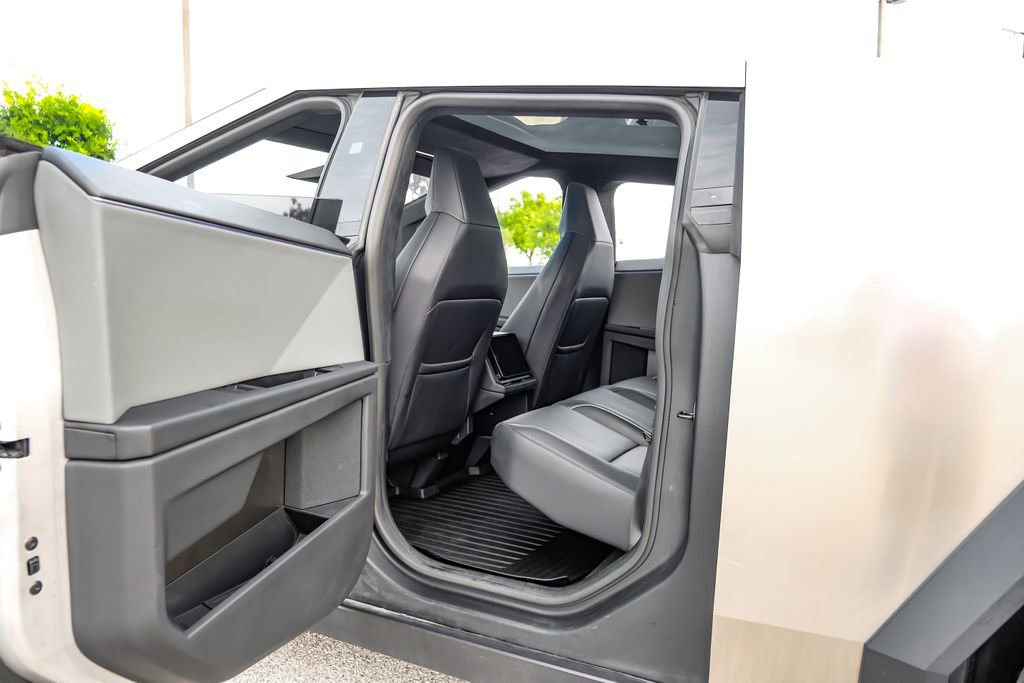 Used 2024 Tesla Cybertruck AWD Crew Cab image 47