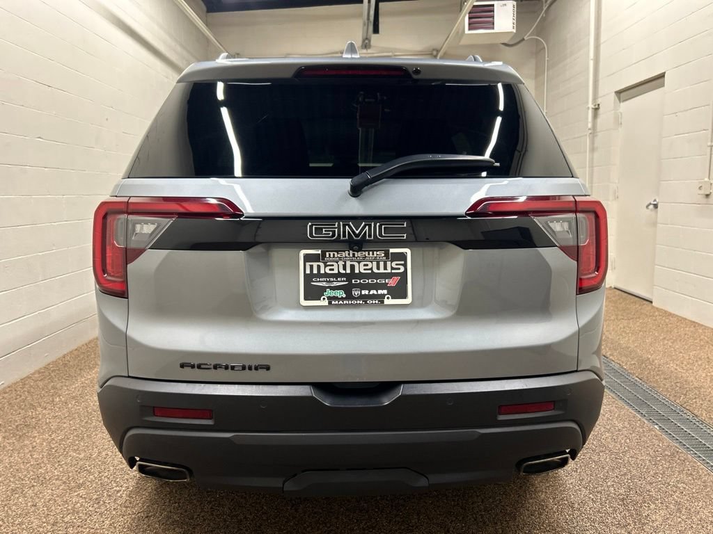 Used 2023 GMC Acadia SLT w/ Elevation Edition FWD image 3