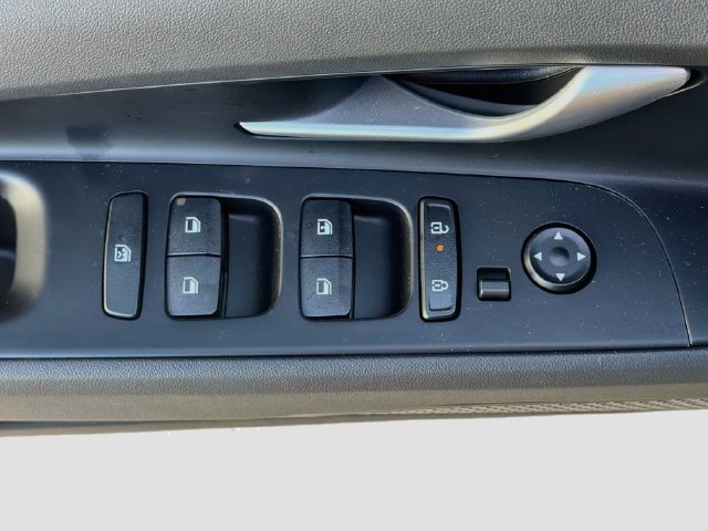 New 2026 Hyundai Elantra SE FWD image 17