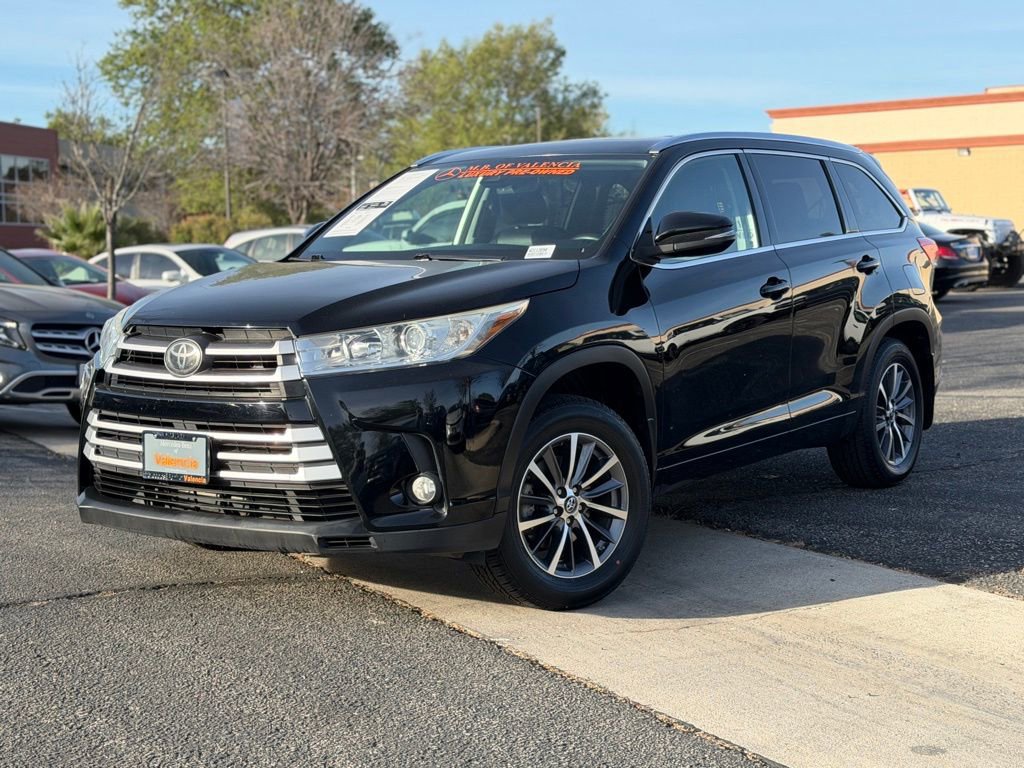 Used 2017 Toyota Highlander XLE image 2