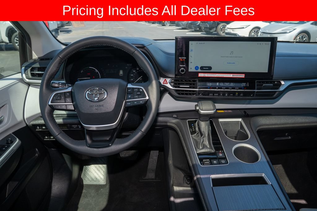 Used 2025 Toyota Sienna XLE FWD image 7