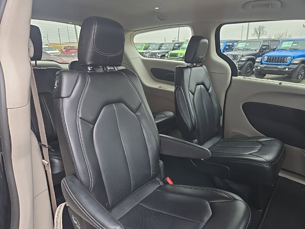 Used 2024 Chrysler Pacifica Touring-L image 69