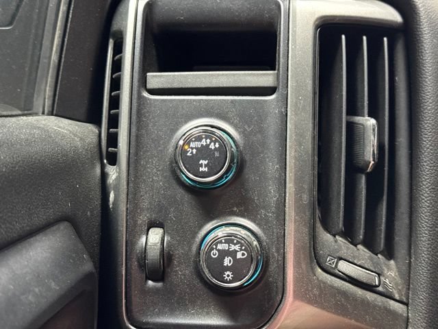 Used 2018 Chevrolet Silverado 1500 LT w/ All Star Edition AWD/4WD image 7
