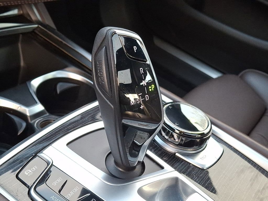 Used 2019 BMW 750i xDrive w/ Executive Package AWD/4WD image 12