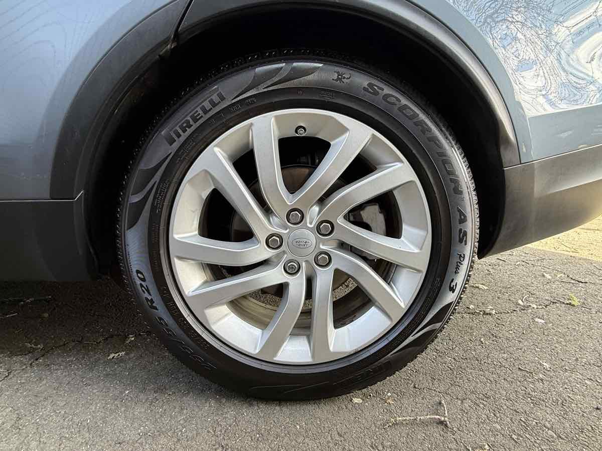 Used 2018 Land Rover Discovery HSE image 33