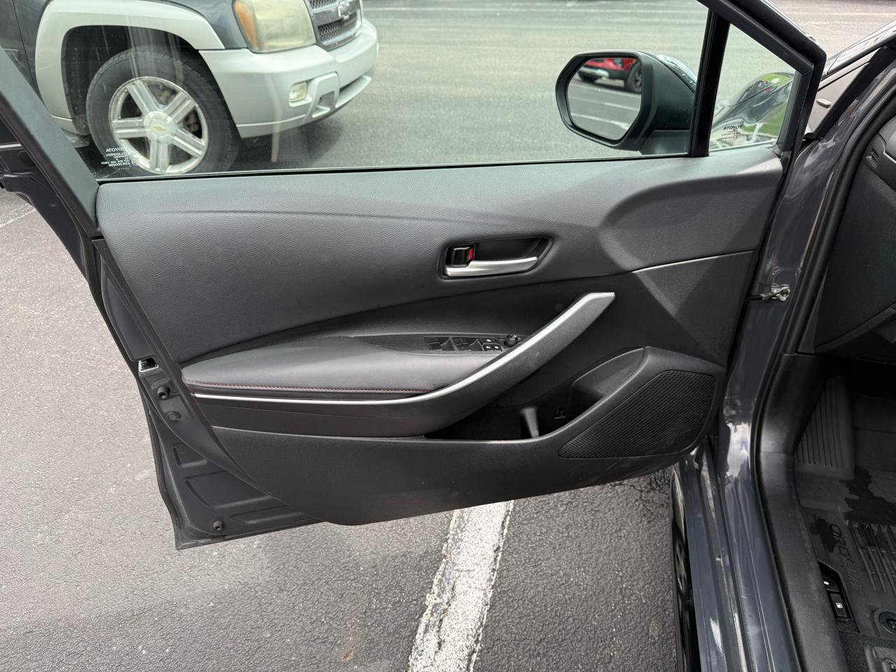 Used 2023 Toyota Corolla SE image 8