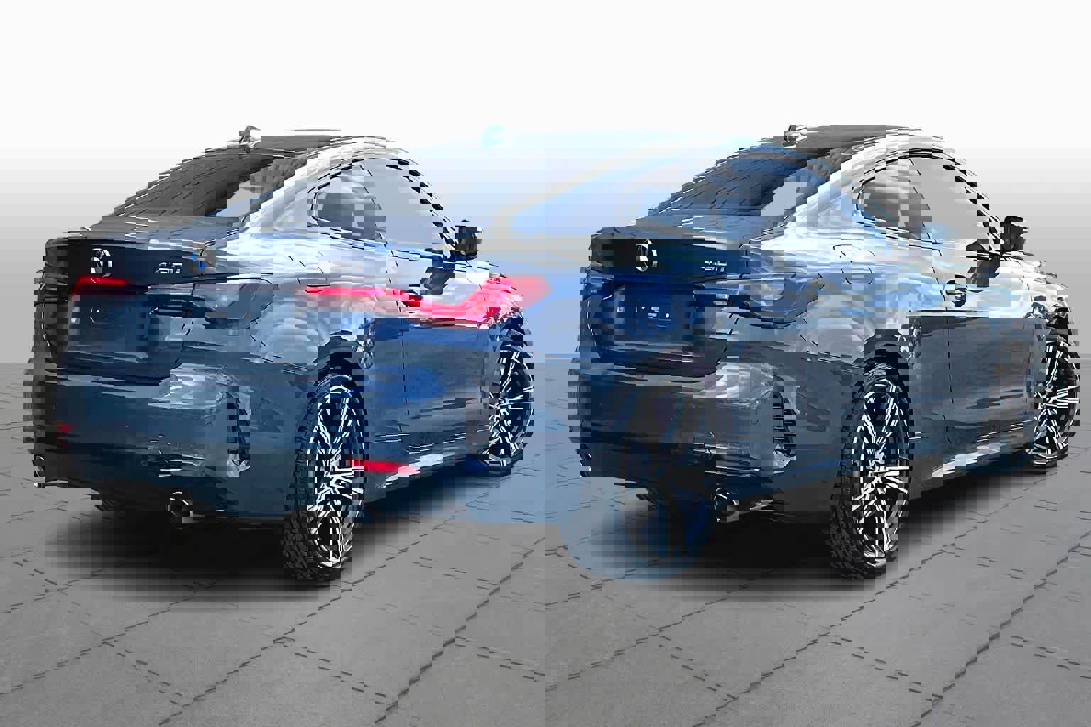 Used 2021 BMW 430i Coupe w/ Convenience Package image 16