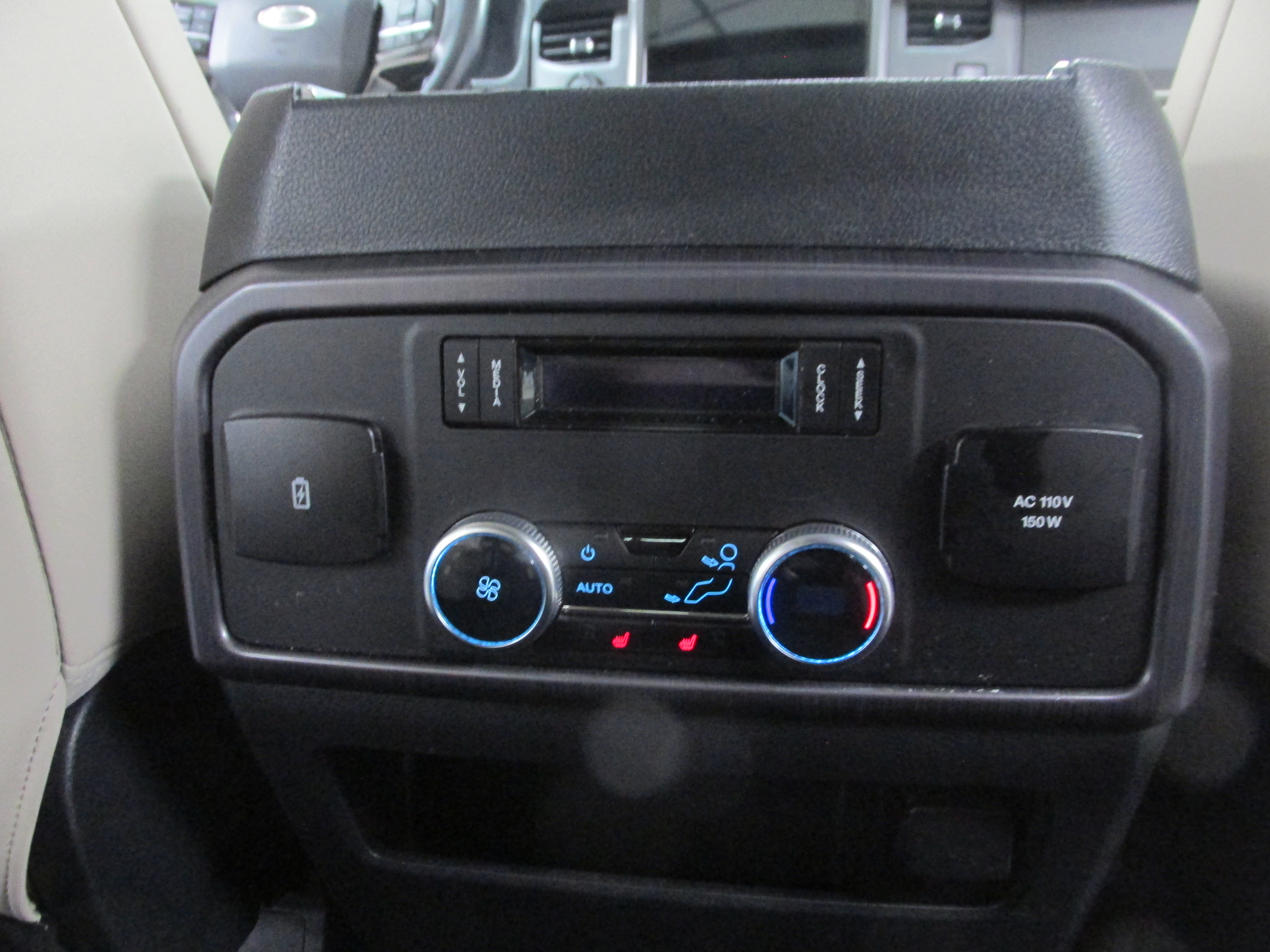 Used 2023 Ford Expedition Platinum image 30