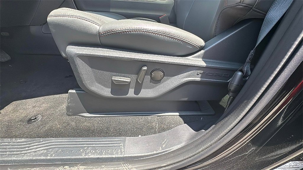 New 2025 Ford Expedition Active image 16