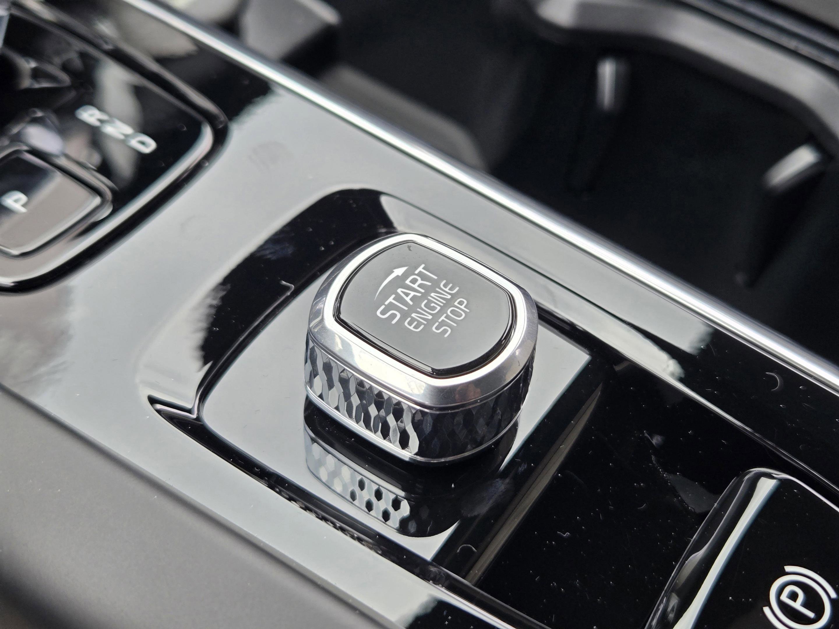 New 2026 Volvo XC60 B5 Plus w/ Protection Package Premier image 18