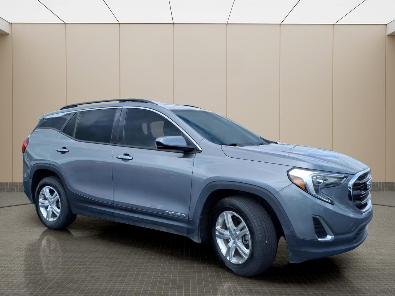 Used 2020 GMC Terrain SLE w/ Driver Convenience Package FWD image 4