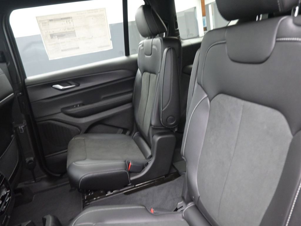 New 2025 Jeep Grand Cherokee L Altitude image 14