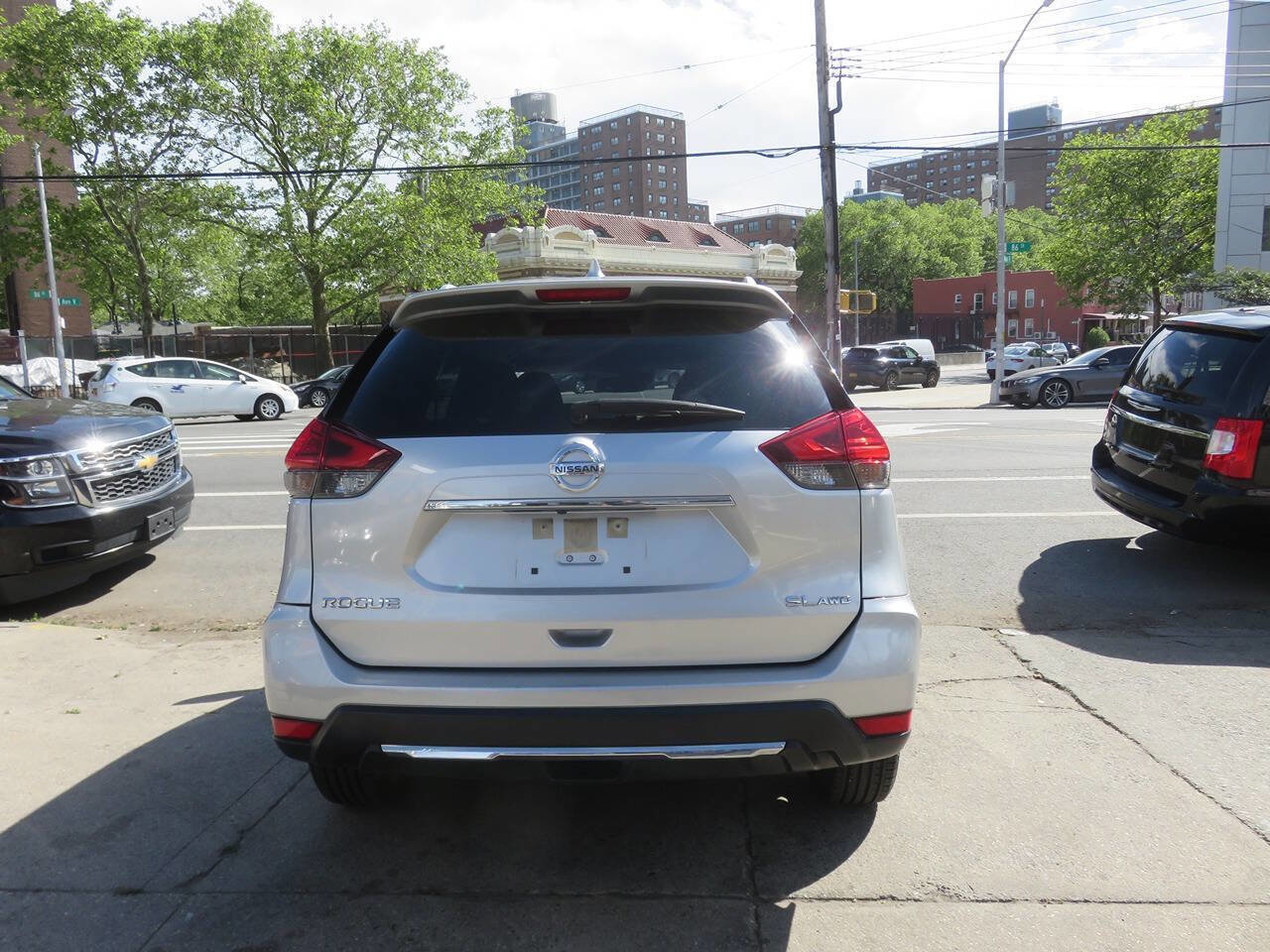Used 2017 Nissan Rogue SL w/ SL Premium Package AWD/4WD image 7