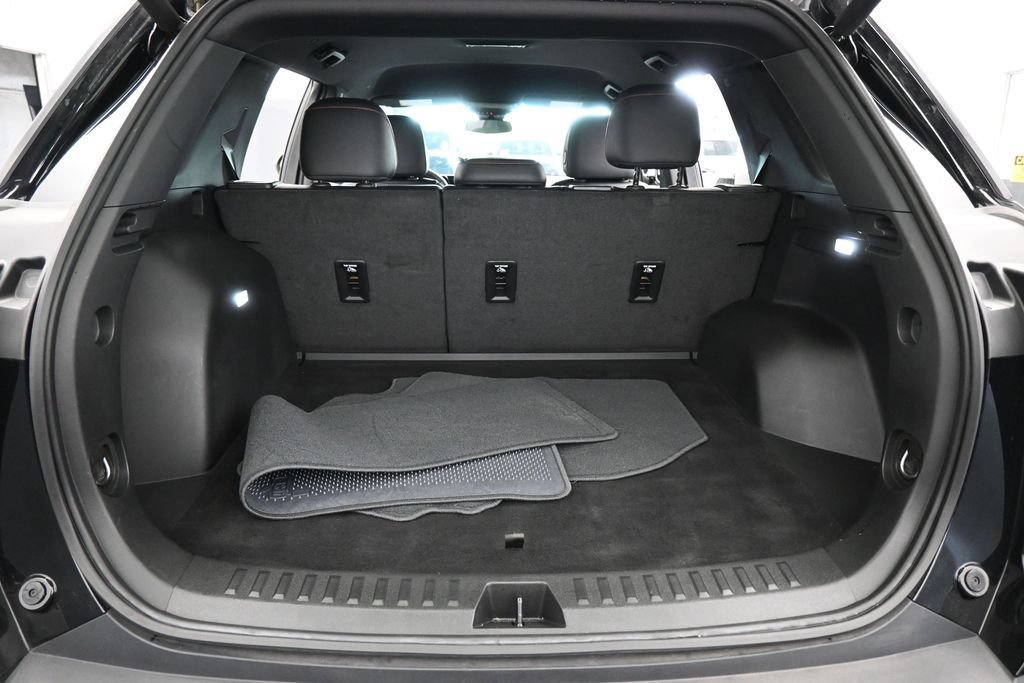 Used 2025 Chevrolet Equinox RS FWD image 36
