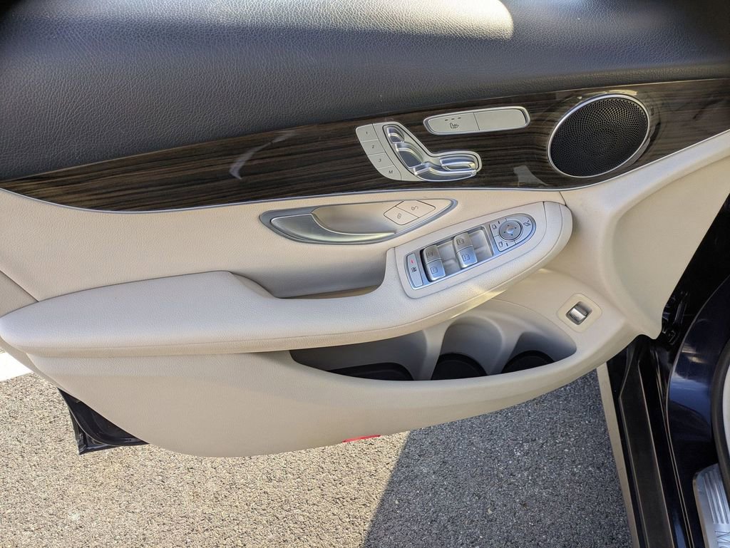 Used 2018 Mercedes-Benz GLC 300 4MATIC image 9