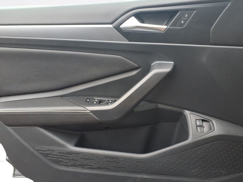 Used 2024 Volkswagen Jetta SE image 18
