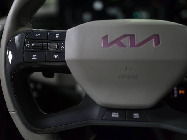Used 2024 Kia EV9 Land image 22