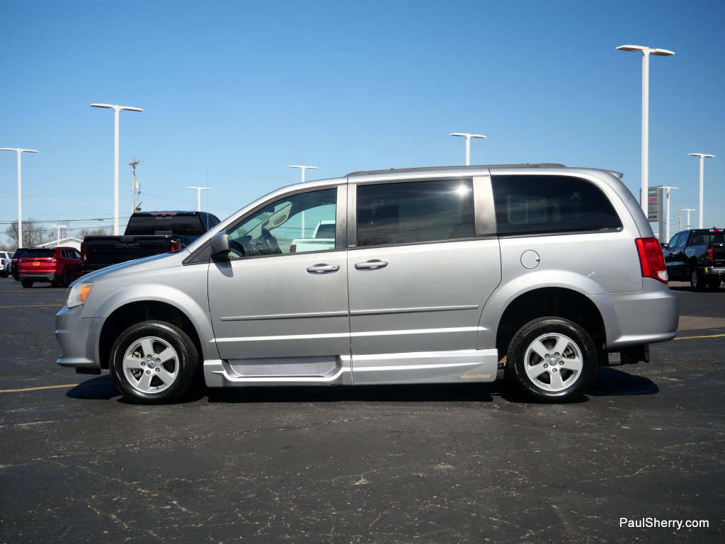 Used 2013 Dodge Grand Caravan SXT w/ Rear Park Assist Pkg FWD image 19
