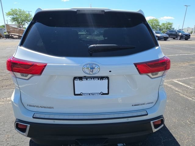 Used 2019 Toyota Highlander Limited AWD/4WD image 4