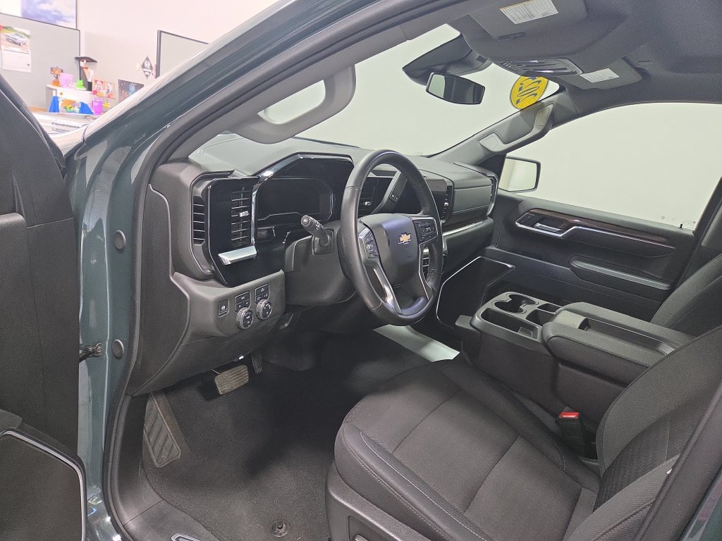 Used 2025 Chevrolet Silverado 1500 LT AWD/4WD image 30