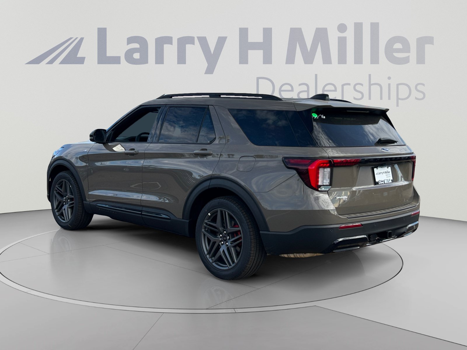 New 2026 Ford Explorer ST-Line w/ ST-Line Street Pack RWD image 3