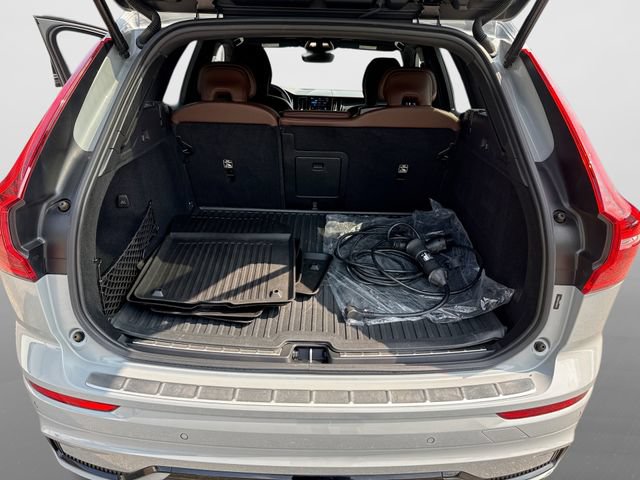 Certified 2024 Volvo XC60 T8 Plus w/ Protection Package Premier AWD/4WD image 24