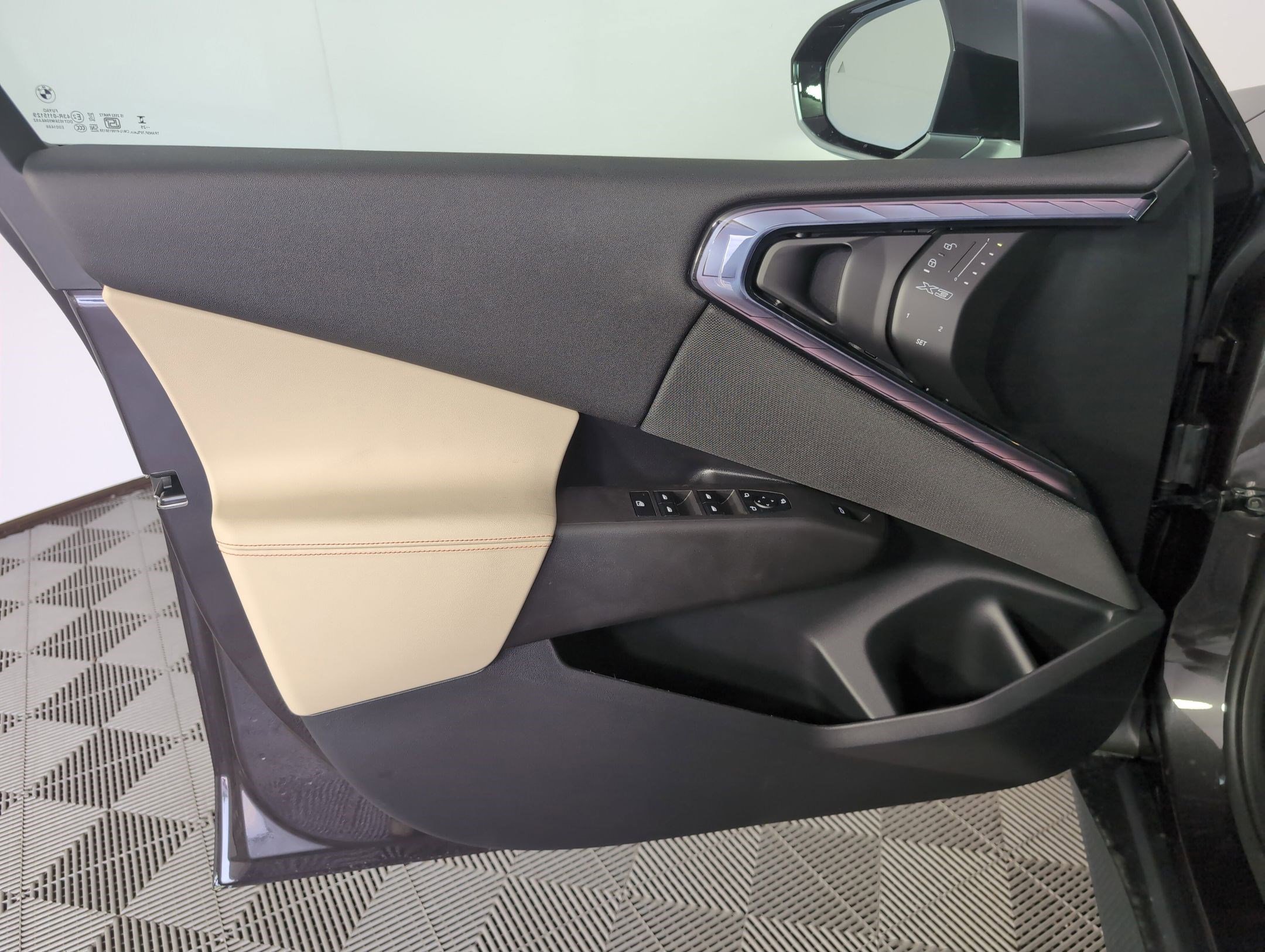 Used 2025 BMW X3 xDrive30i w/ Convenience Package image 21