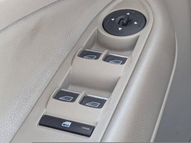 Used 2017 Ford Escape Titanium image 29