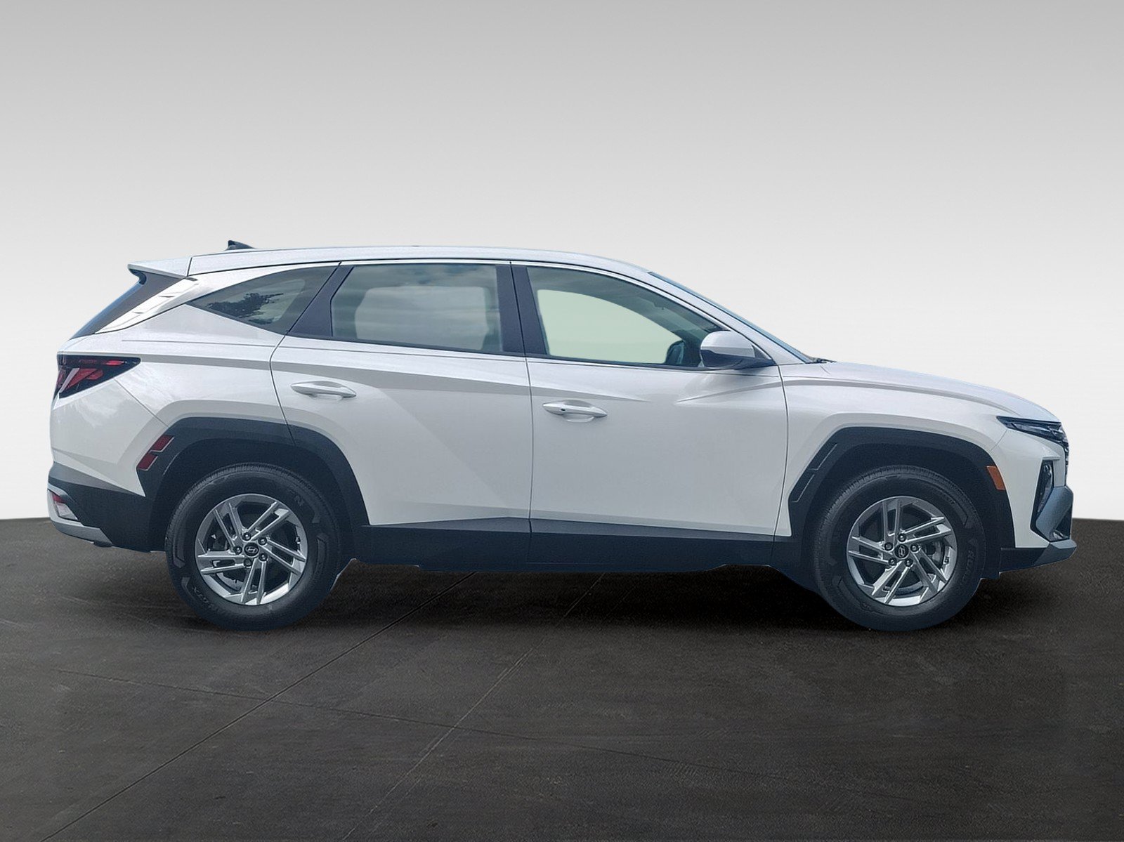 Certified 2025 Hyundai Tucson SE AWD/4WD image 4