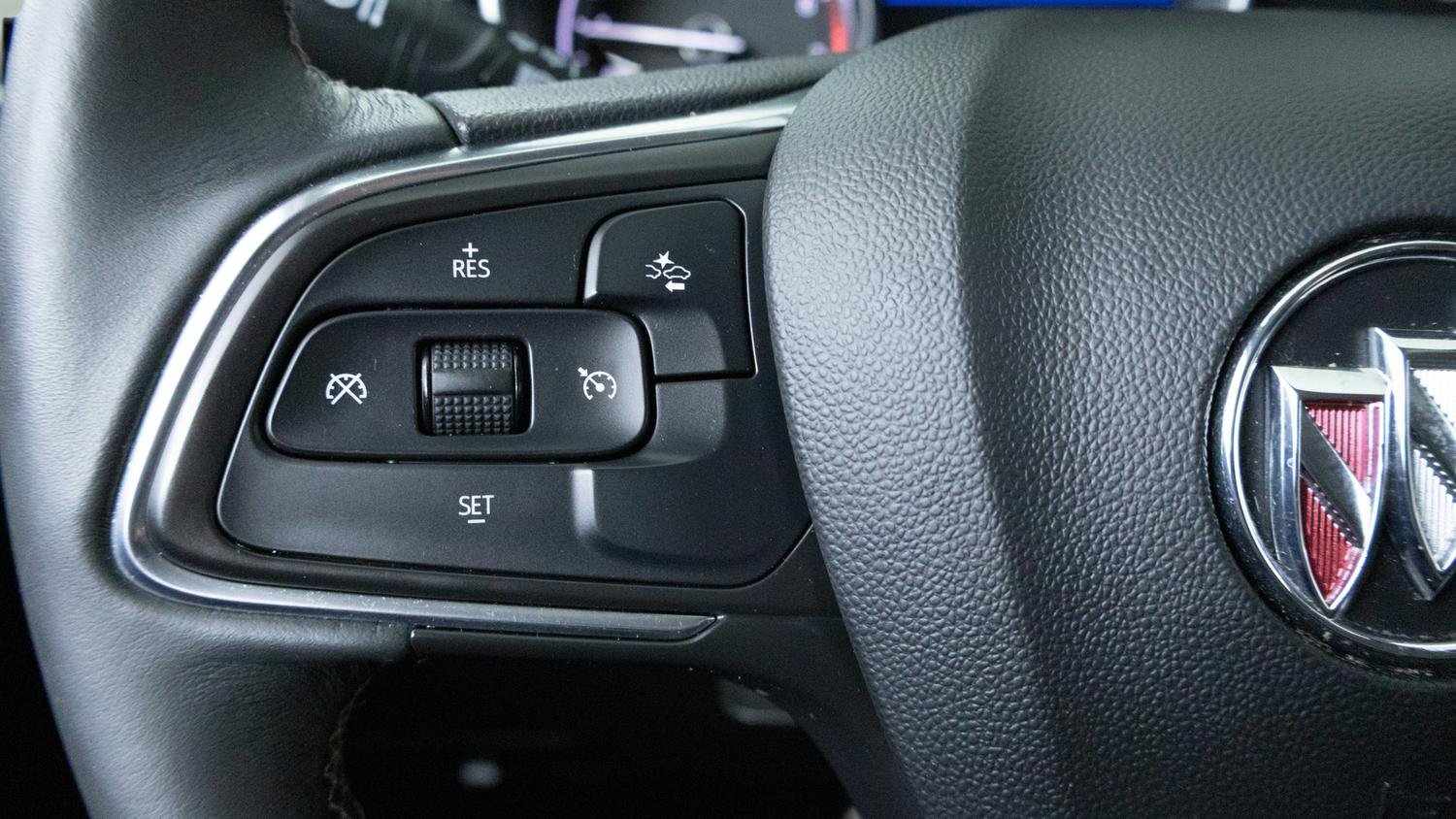 Used 2023 Buick Encore GX Select w/ Sport Touring Package FWD image 18
