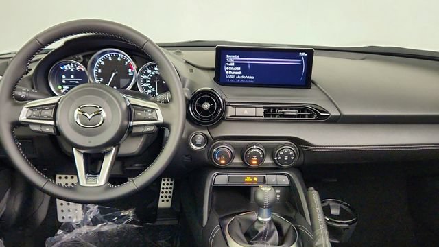 New 2026 MAZDA MX-5 Miata Club w/ Interior Package RWD image 24