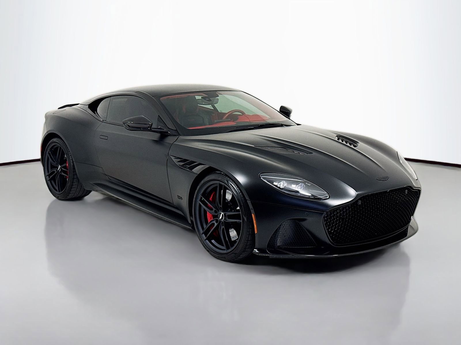 Used 2023 Aston Martin DBS Coupe RWD image 1