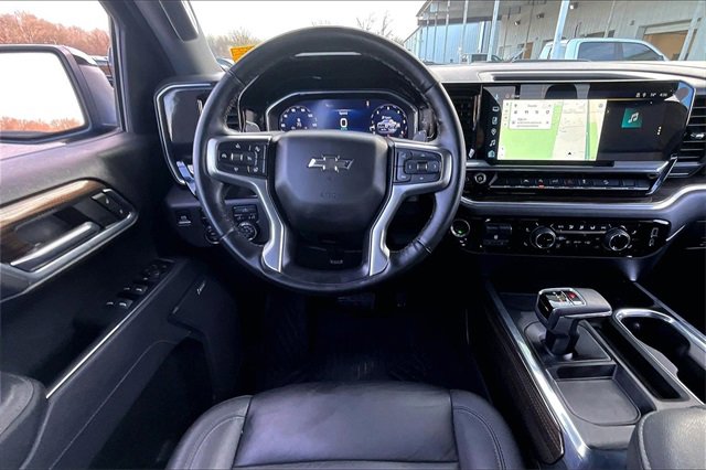 Used 2025 Chevrolet Silverado 1500 LT Trail Boss w/ Convenience Package II image 9