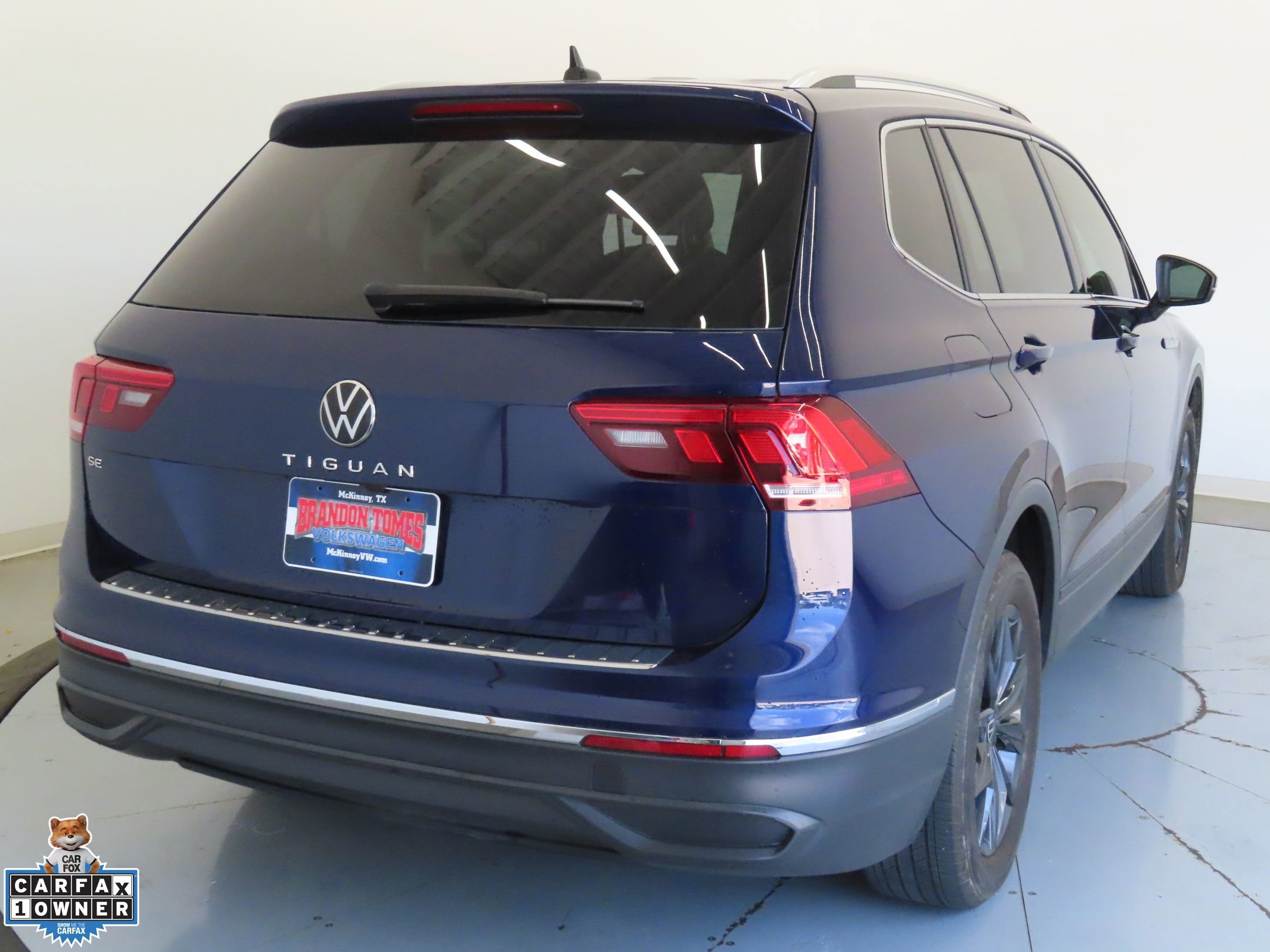 Certified 2024 Volkswagen Tiguan SE FWD image 3