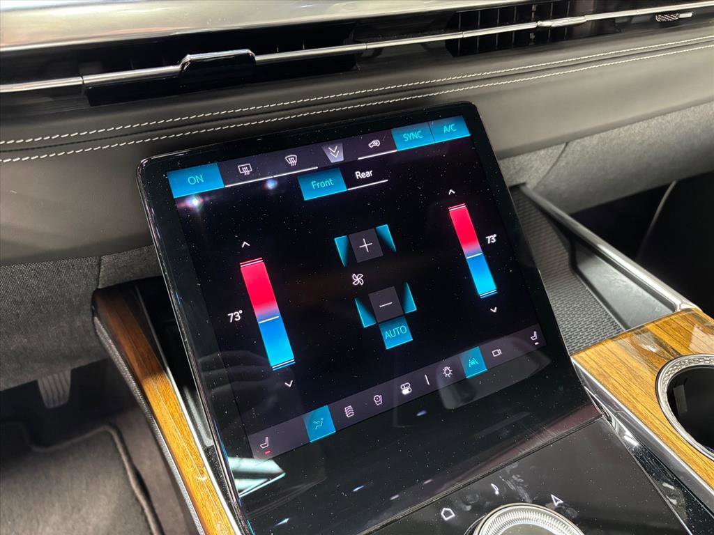 Used 2025 Cadillac Escalade Sport Platinum w/ LPO, ONYX Package image 15